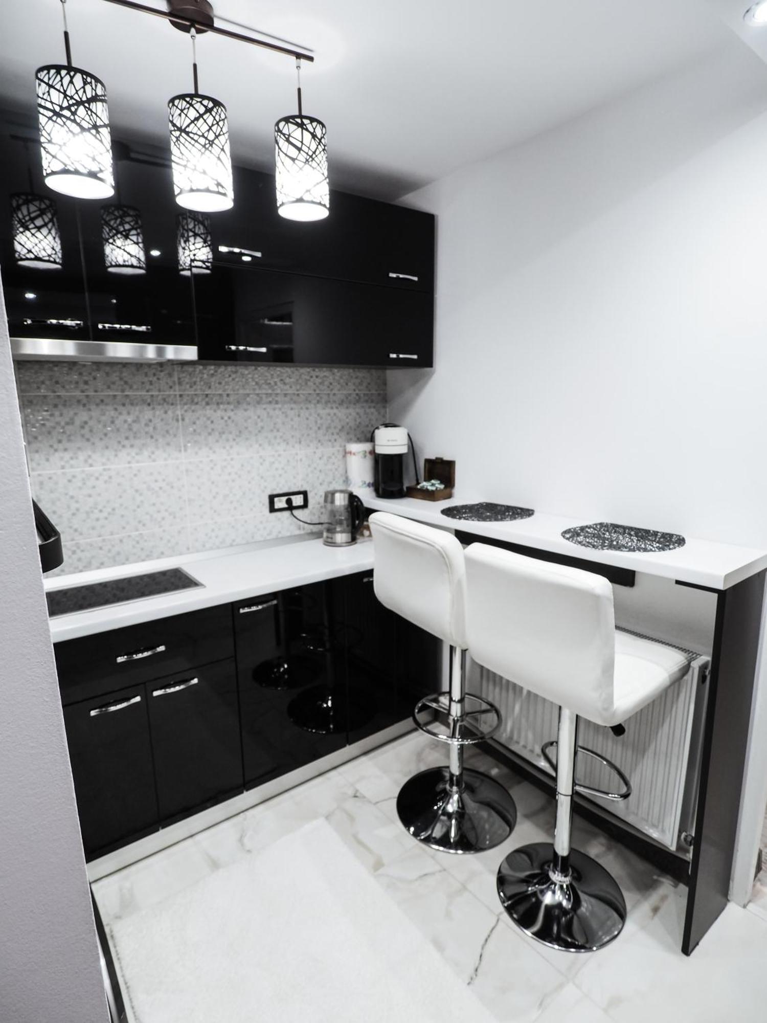 Black&white Mountain - Adults Only * Petrosani