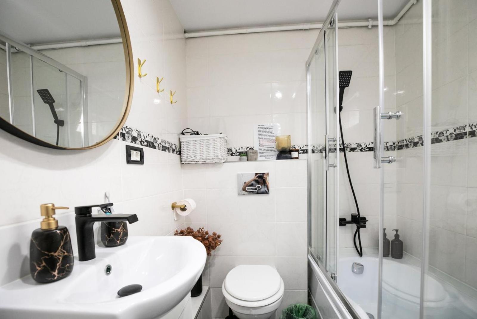 Black&white Mountain - Adults Only Apartment Petrosani